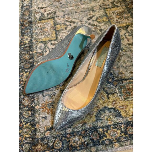Betsey Johnson Pointed Toe Silver Sequin Sparkle Kitten‎ Heels | Sz 9 - Picture 4 of 8